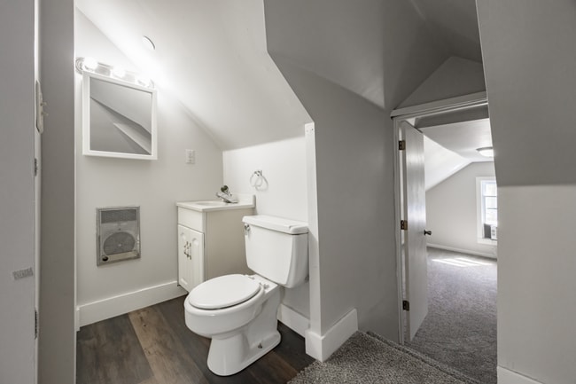 Building Photo - PRELEASING