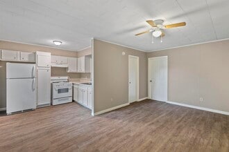 Building Photo - 2033 3rd St