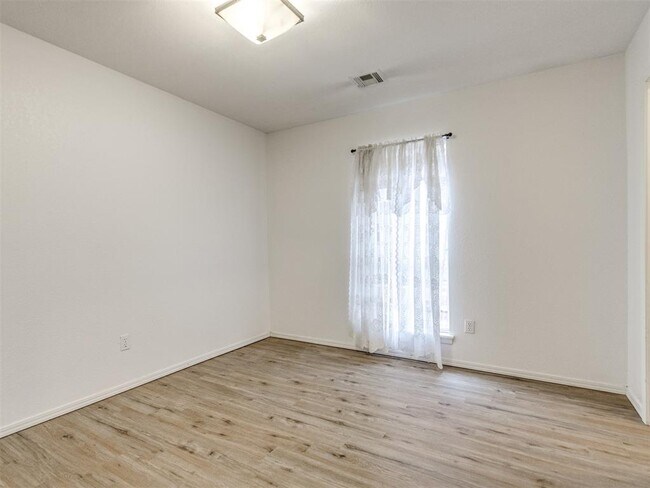Building Photo - 1717 Foxfire Rd