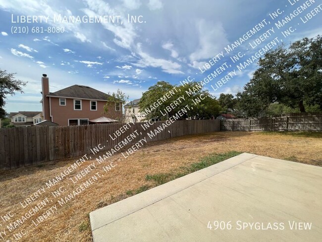 Building Photo - Spacious 3 Bed, 2 Bath Home in a Gated Com...