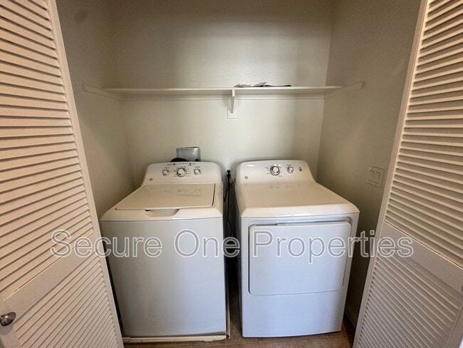 Building Photo - 3003 Shenandoah Dr