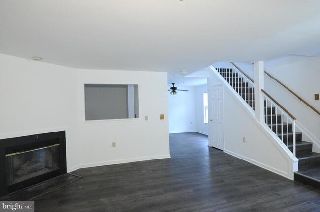 Building Photo - 13850 Crosstie Dr