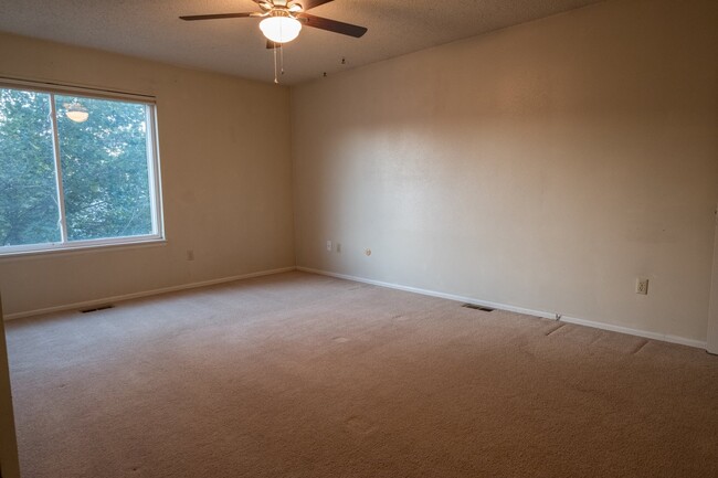 Building Photo - Charming 3-Bedroom Home with Stunning Pike...