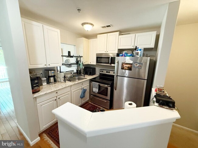 Building Photo - 63 Foxglove Dr
