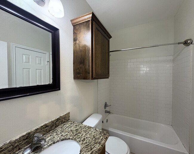 Building Photo - 1601 Lenert Cir