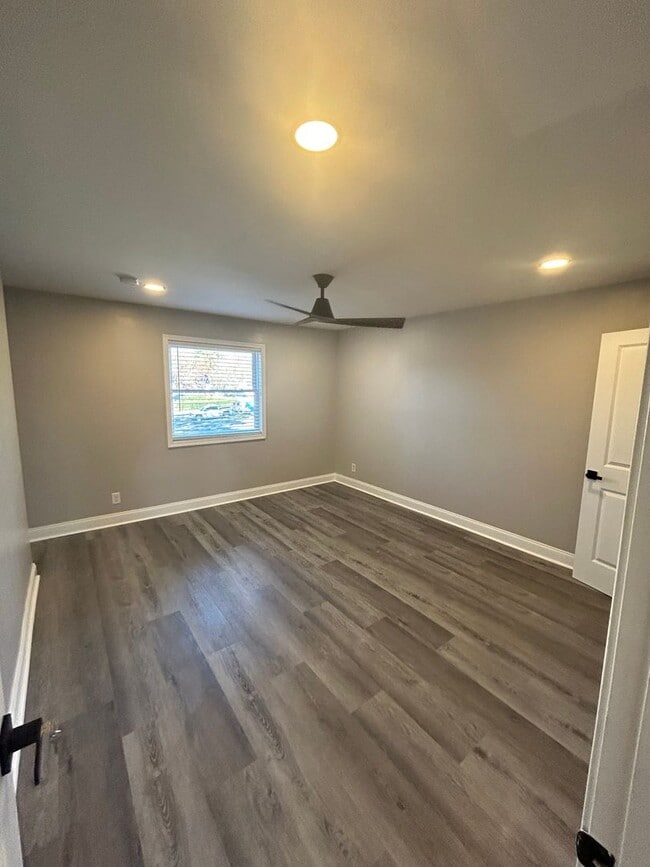 Building Photo - This fully renovated & updated 3 Bedroom a...
