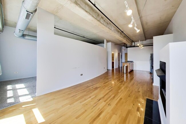 Building Photo - 6 S Laflin St