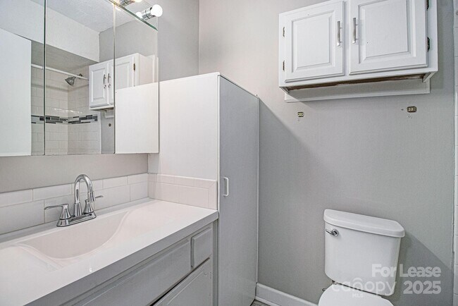 Building Photo - 2624 Park Rd