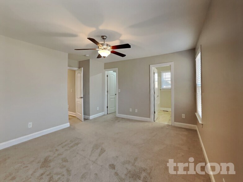 Building Photo - 302 Oxfordshire Dr