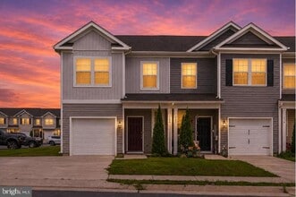 Building Photo - 184 College Dr