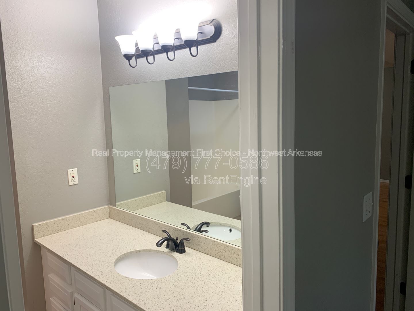 Building Photo - 509 E Pinion St