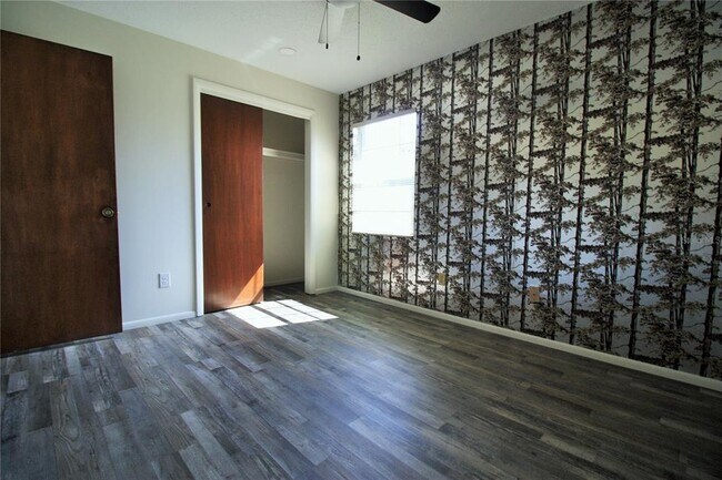 Building Photo - 390 Lilac Rd