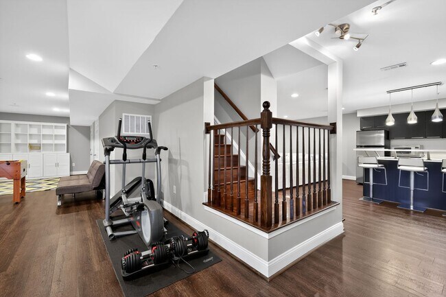 Building Photo - 4 Bed, 4.5 Bath Single Family Home in Clar...