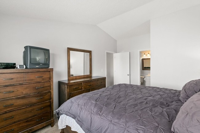Building Photo - Beautiful 2BD/2BA townhome in Table Mountain Heights