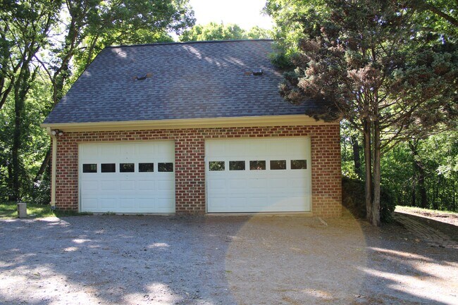 Building Photo - 210 Rhynehardt Rd