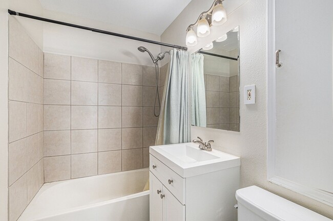 Building Photo - Spacious 2 bedroom with large den in the heart of Villa Park! LEASING SPECIAL info below