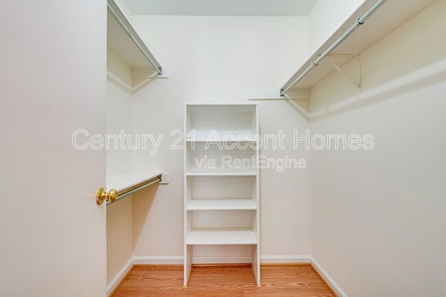 Building Photo - 9941 Oakton Terrace Rd