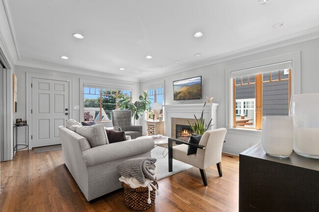 Building Photo - 3bd/1.75ba Seattle Home