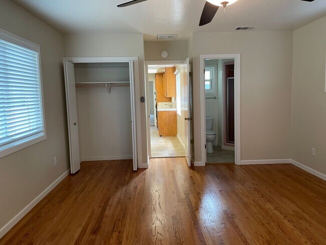 Building Photo - East Sacramento Single Family Home
