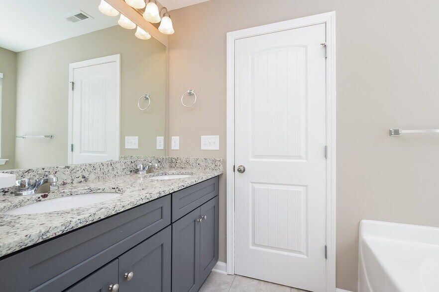 Building Photo - 646 Fieldcrest Dr