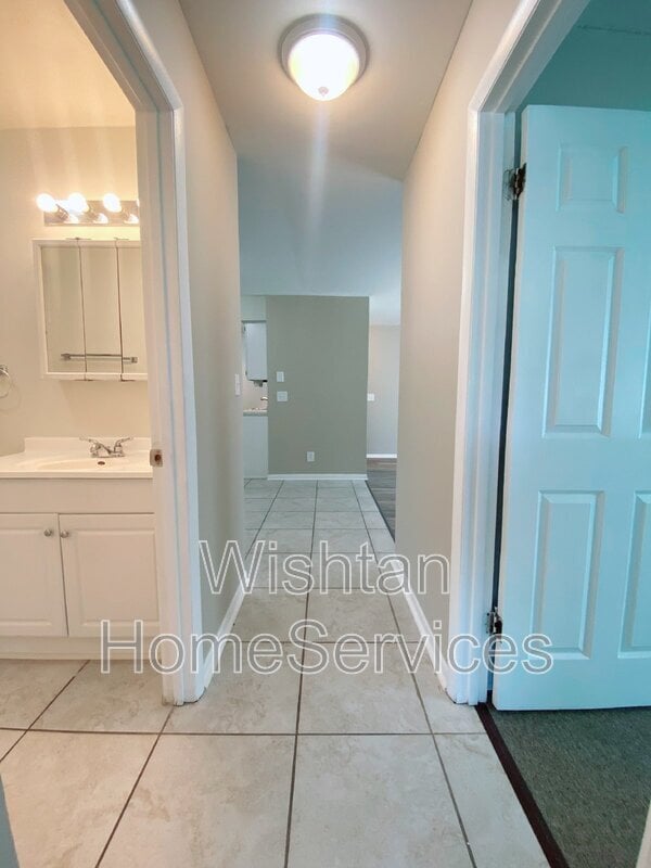 Building Photo - 202 Charleston Blvd