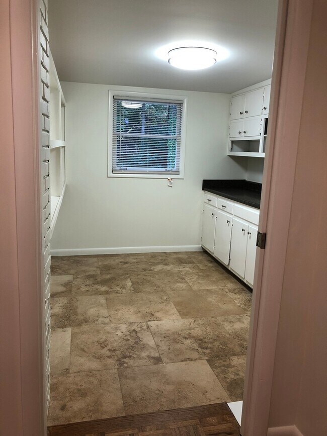 Building Photo - Renovated Brick Ranch in Oak Grove School District - Convenient to Emory & CDC