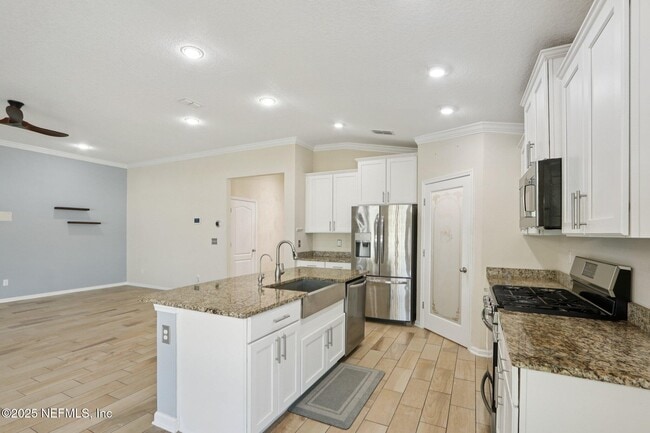 Building Photo - 649 Shetland Dr
