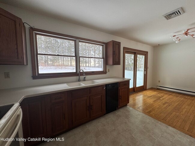 Building Photo - 1220 Co Rte 22