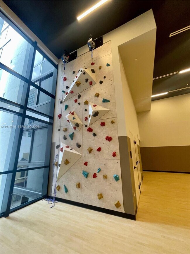 Building Photo - 225 N Miami Ave