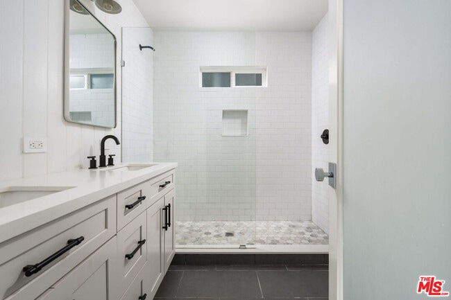 Building Photo - 6465 Sycamore Meadows Dr