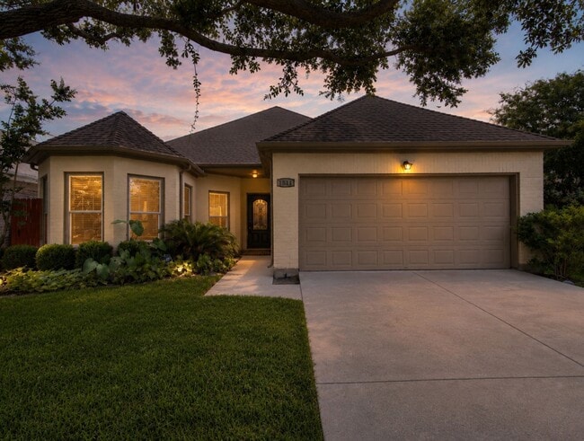 Building Photo - 1811 Emerald Green Dr