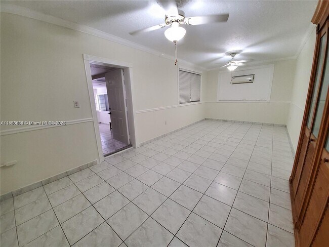Building Photo - 140 Iroquois St