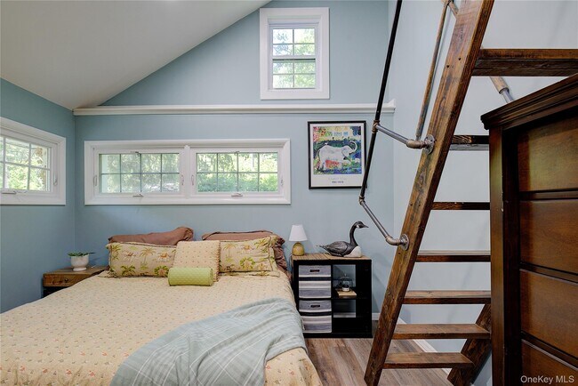 Building Photo - 2 Spring Hollow Rd