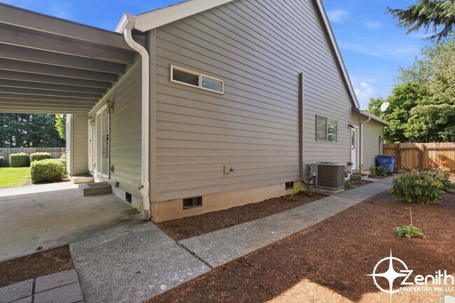 Building Photo - 2103 NE 161st Pl