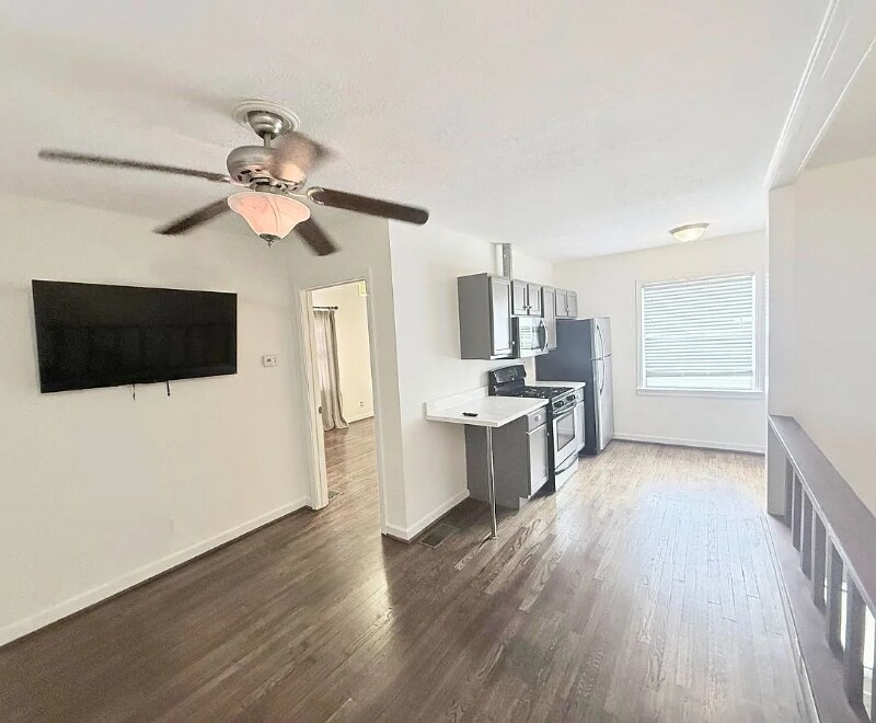 Building Photo - 1023 W Gardner St