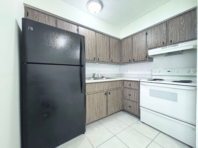 Primary Photo - 4265 Desoto Ave