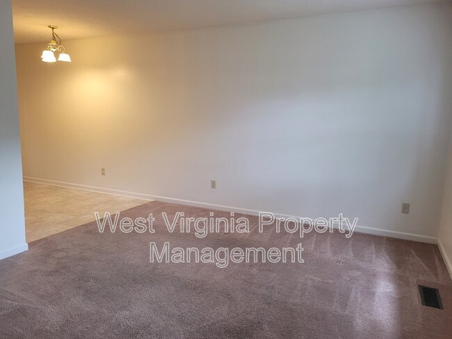 Building Photo - 160 Cardinal Wy