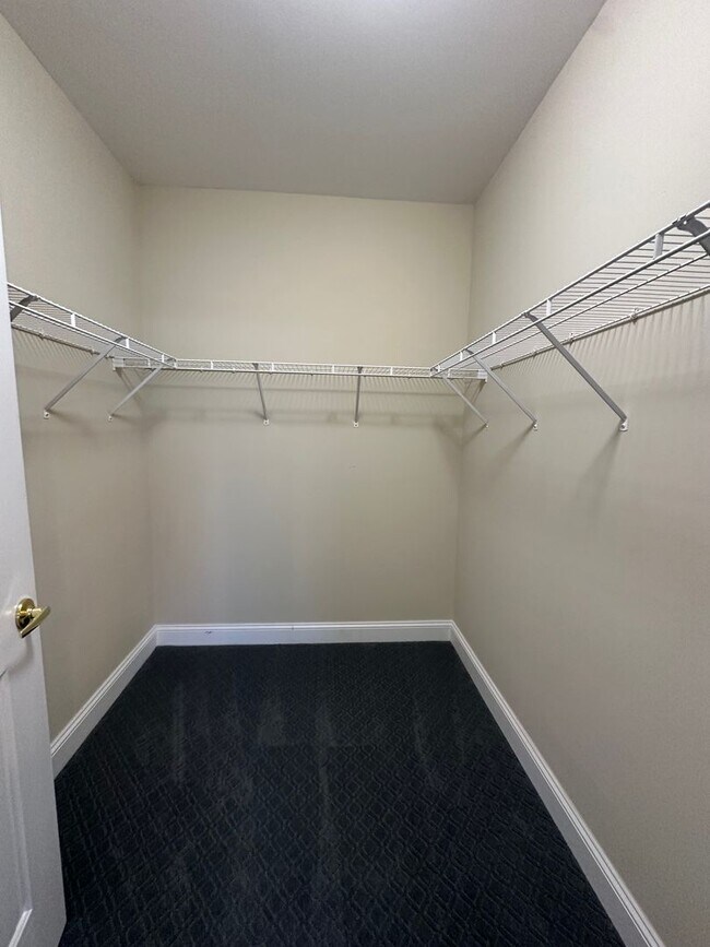 Building Photo - Glenwood Station Condo