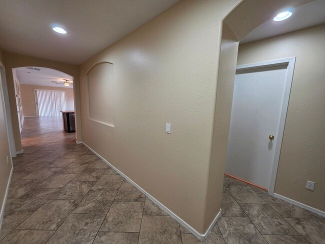 Building Photo - 7805 S 48th Ln