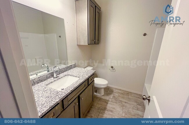 Building Photo - Rare 2 Bedroom Townhome in Wolfforth!