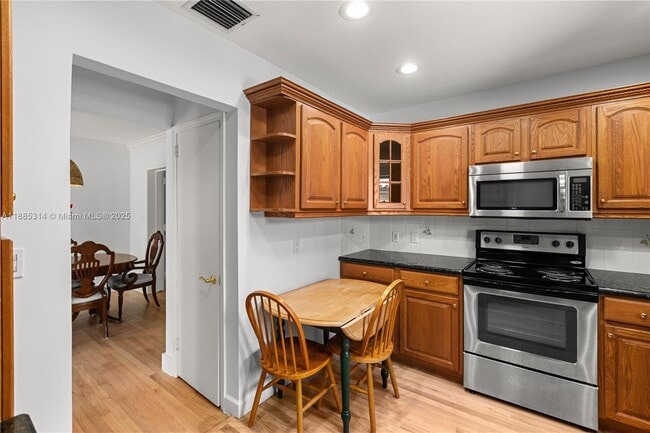 Building Photo - 3018 Coconut Grove Dr