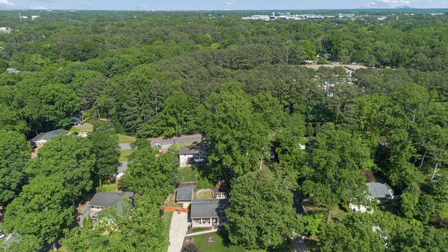 Building Photo - 4097 Longview Dr