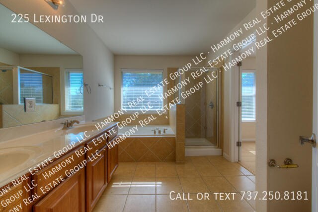 Building Photo - 225 Lexington Dr