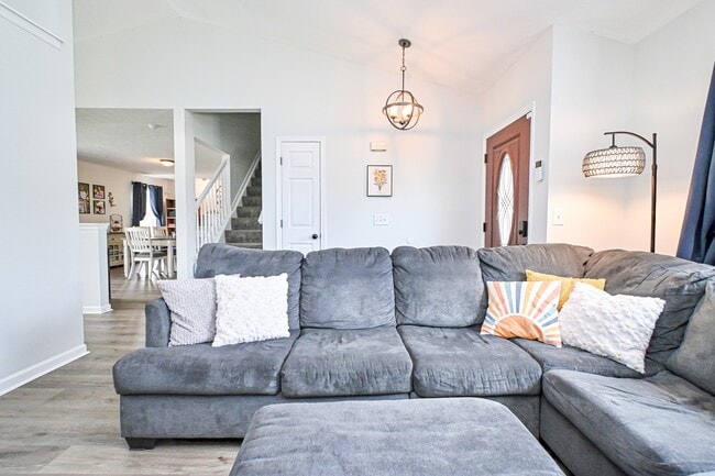 Building Photo - 4372 Dobbin Cir