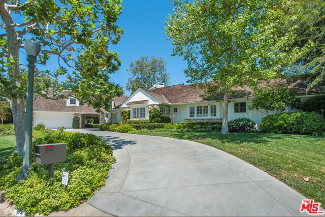 Building Photo - 1457 N San Remo Dr