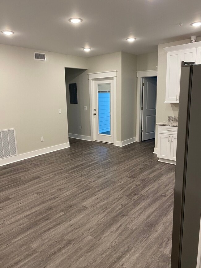 Building Photo - 133 Briarfield Ave