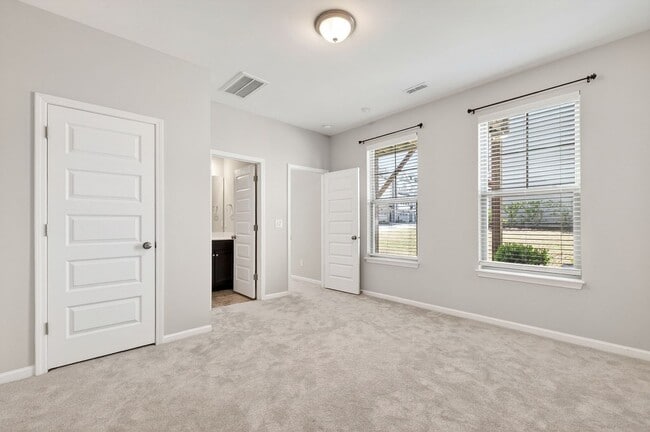 Building Photo - ***Pending*** Beautiful 4BR End-Unit Townhome in Prime Apex Location!