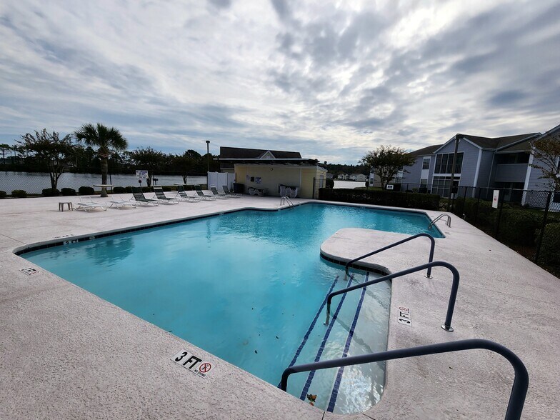 Building Photo - 2257 Huntingdon Dr