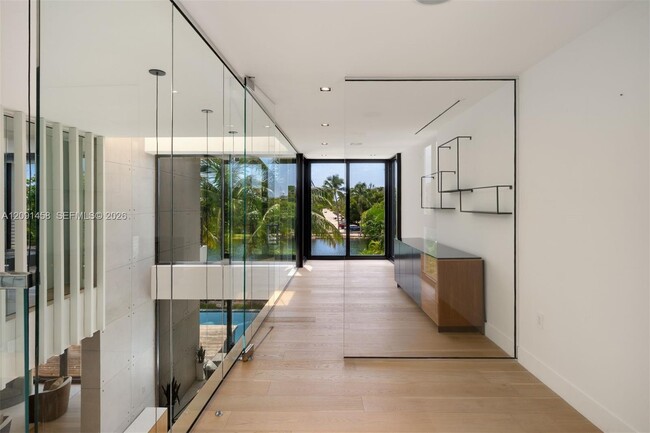 Building Photo - 770 S Shore Dr