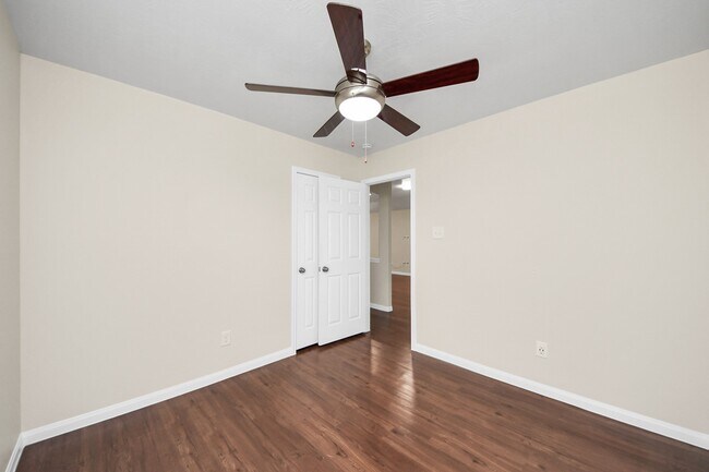 Building Photo - 819 Sun Prairie Dr